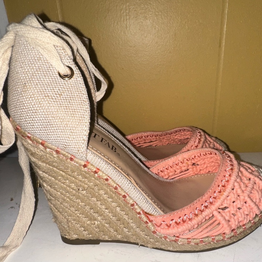 JustFab Women's Coral Espadrilles size 7.    (106)